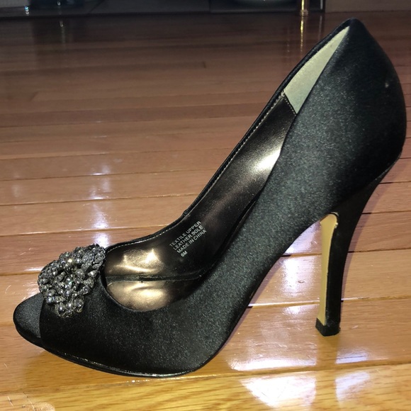 Shoes - Picture 2 of 4